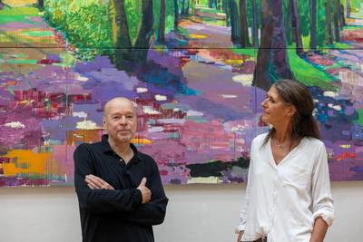 Vollrath Hopp und Ursula Seeger (Fachreferentin für Bildende Kunst) in der Kunsthalle "Harry Graf Kessler"