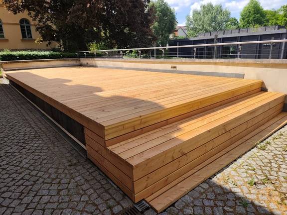 Die Sanierung der Terrasse ist abgeschlossen Die Sanierung der Terrasse ist abgeschlossen