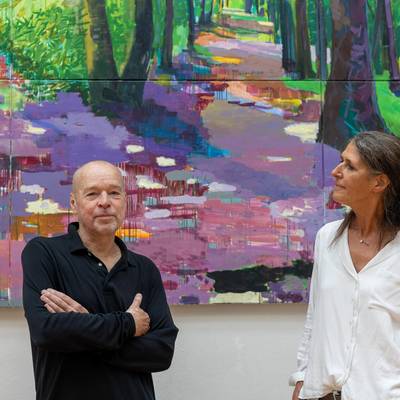 Vollrath Hopp und Ursula Seeger (Fachreferentin für Bildende Kunst) in der Kunsthalle "Harry Graf Kessler"