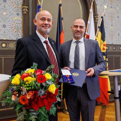 Dr. Alf Rößner (links) mit Oberbürgermeister Peter Kleine