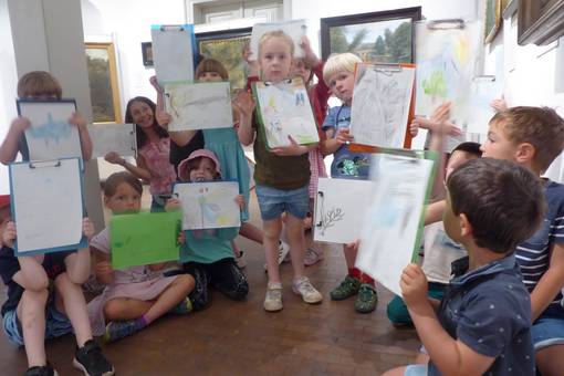 Bäume, Brücken oder Wald: Die Vorschulkinder der Weimarer Kita Sophiengarten zeichneten ihre persönlichen Motive in der aktuellen Gemäldeausstellung.